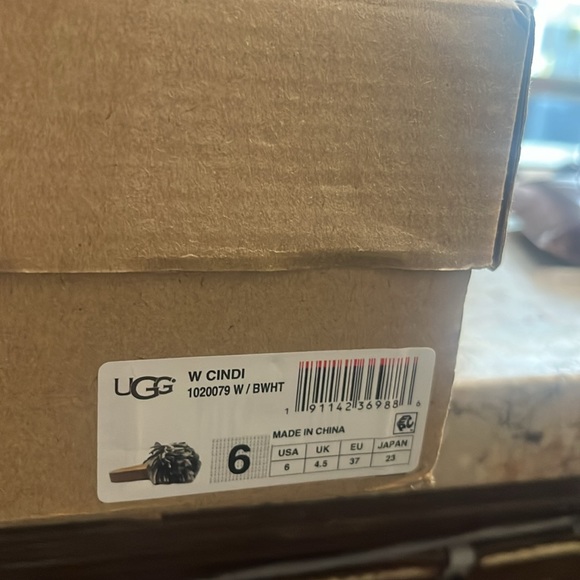 Ugg slippers Cindi size 6 NIB - Picture 5 of 6